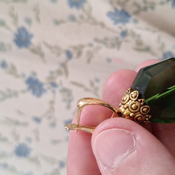 Green earrings - Picture 2 of 3